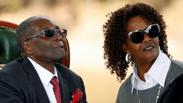 Grace Mugabe se diplomatieke immuniteit ter syde gestel