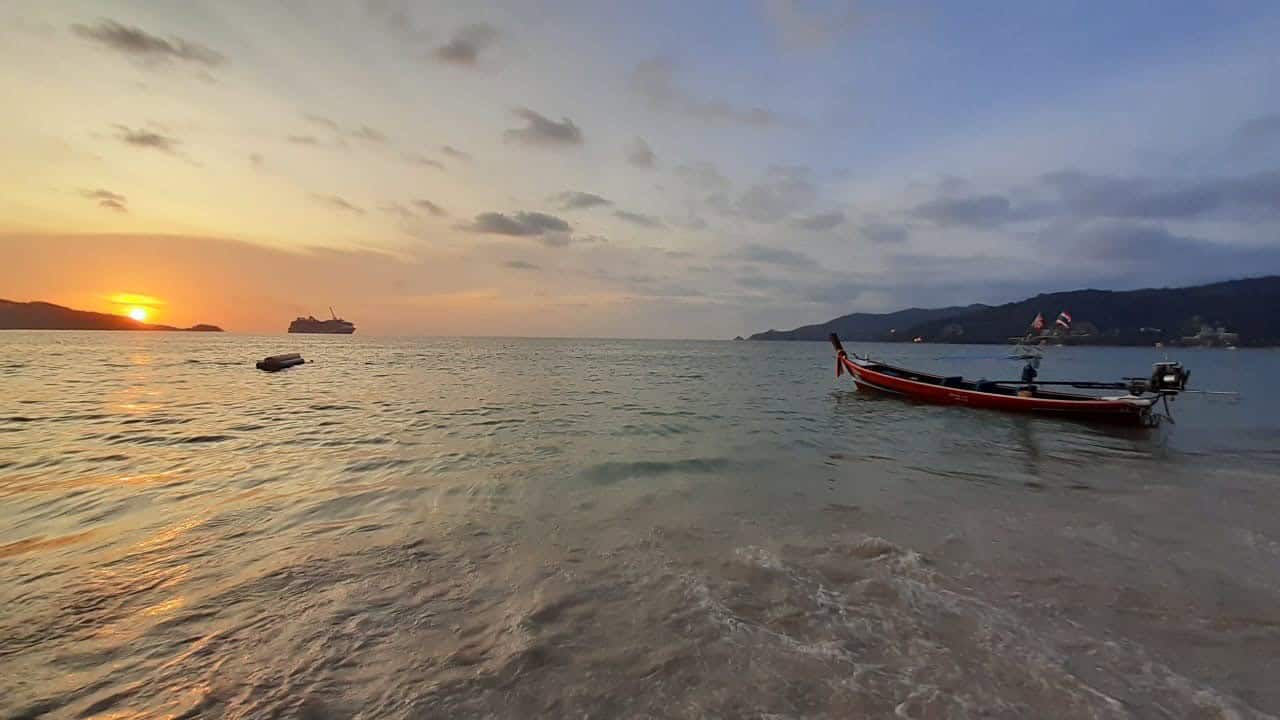 Patong-strand-se-sonsondergang