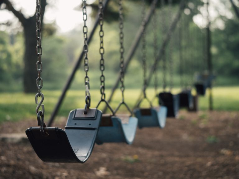 Sewe vaardighede wat kinders moet aanleer om teen boelies op te staan