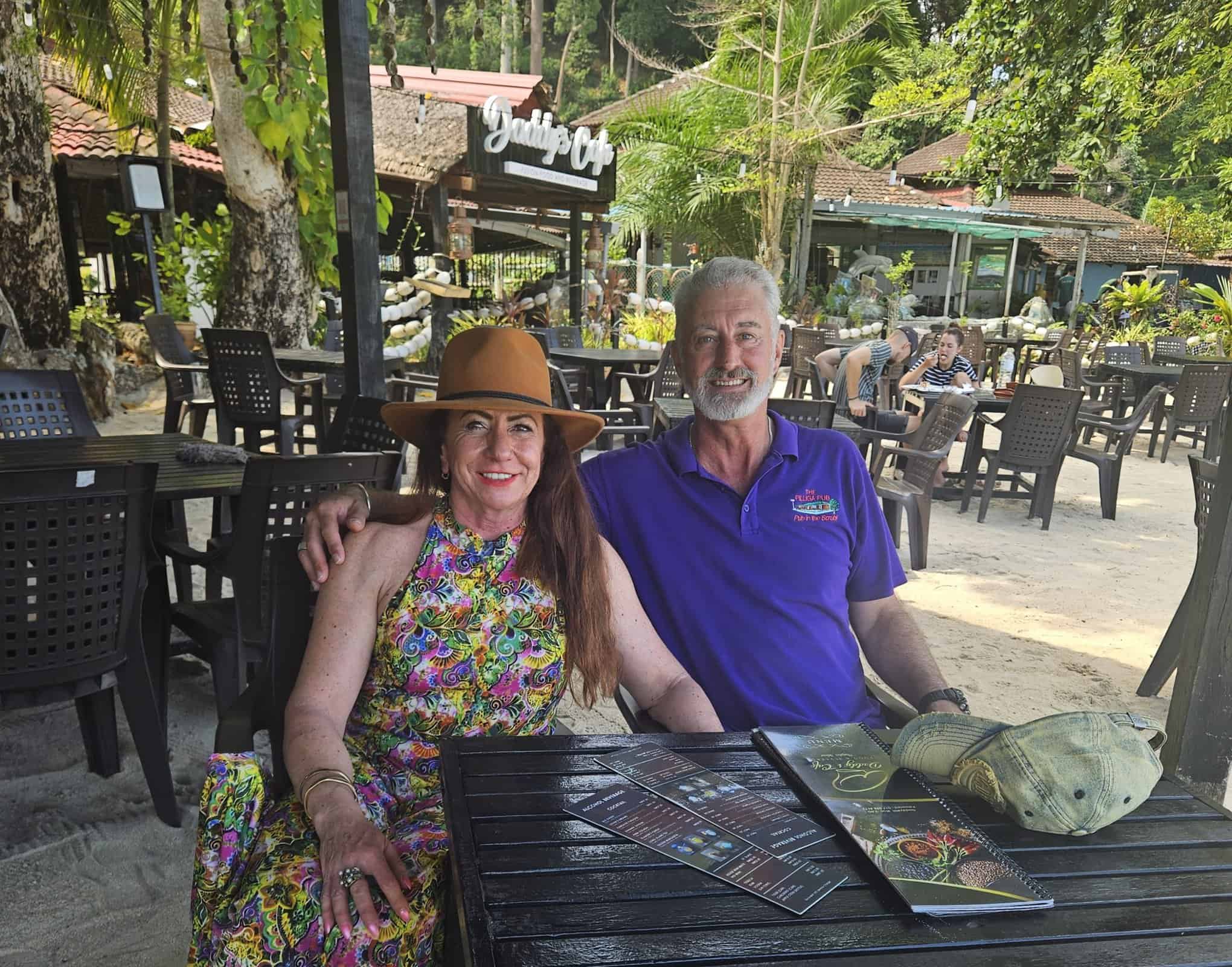 Uit en tuis: ’n e-pos uit die buiteland